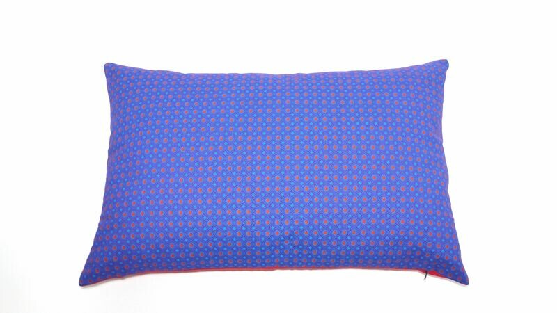 MEHAREE - Coussin 40 x 60 cm - en shweshwe, indigo et rouge
