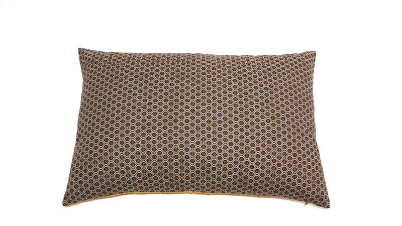 MEHAREE - Coussin 40 x 60 cm - en shweshwe, or, marron et moutarde