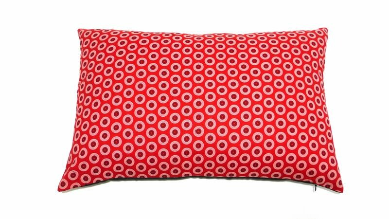 MEHAREE - Coussin 40 x 60 cm - en shweshwe, rouge et noir