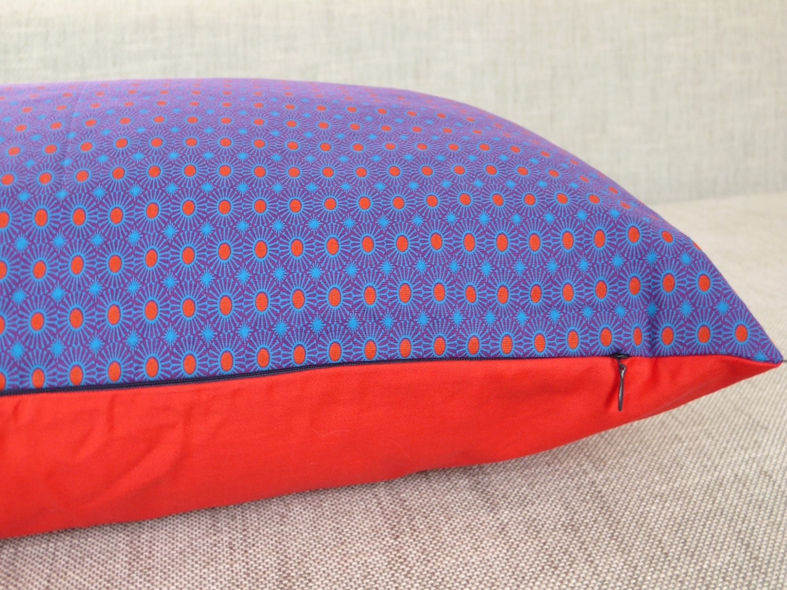 MEHAREE - Coussin 40 x 60 cm - en shweshwe, indigo et rouge