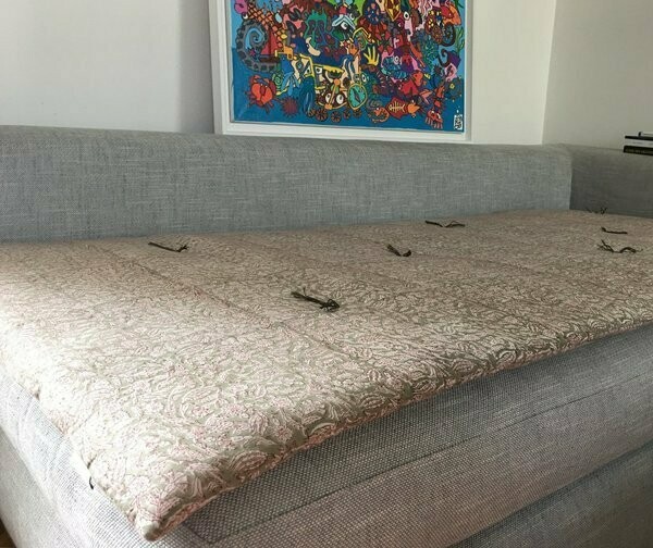sofa cover - block print indien coton vert céladon et  fleurs blanches