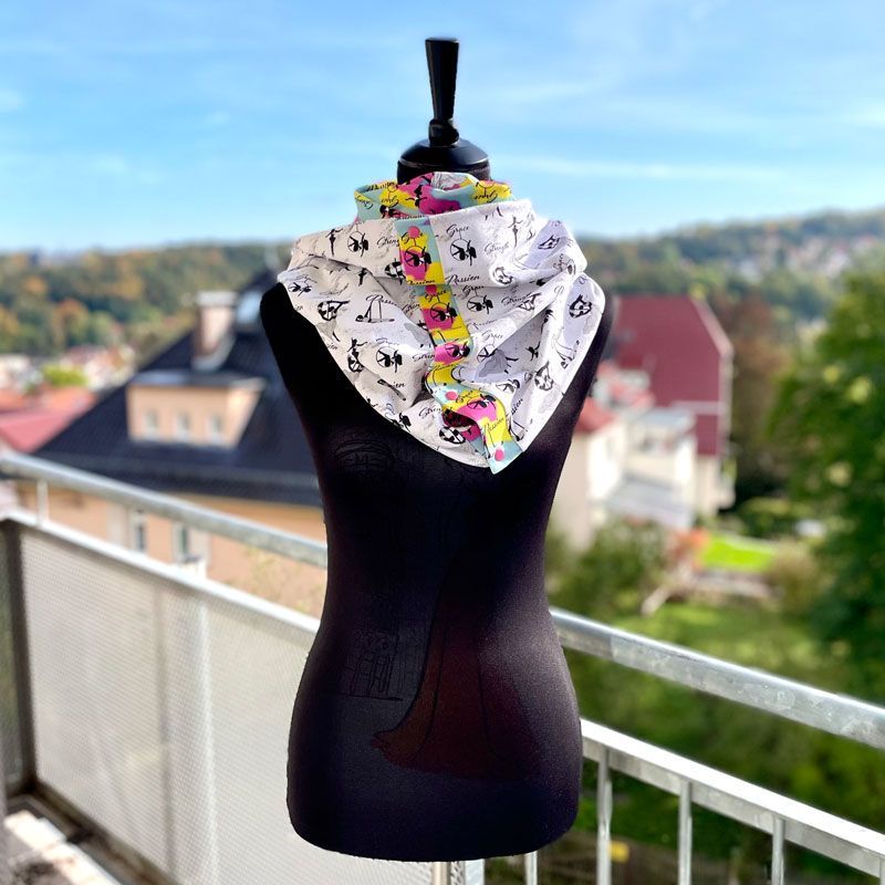 CRAZYPOLE Loopschal mit rosa Knöpfen