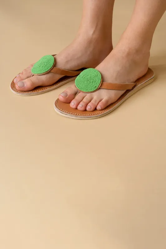 Leren slipper 'the Planet' met kraaltjes- Avocado