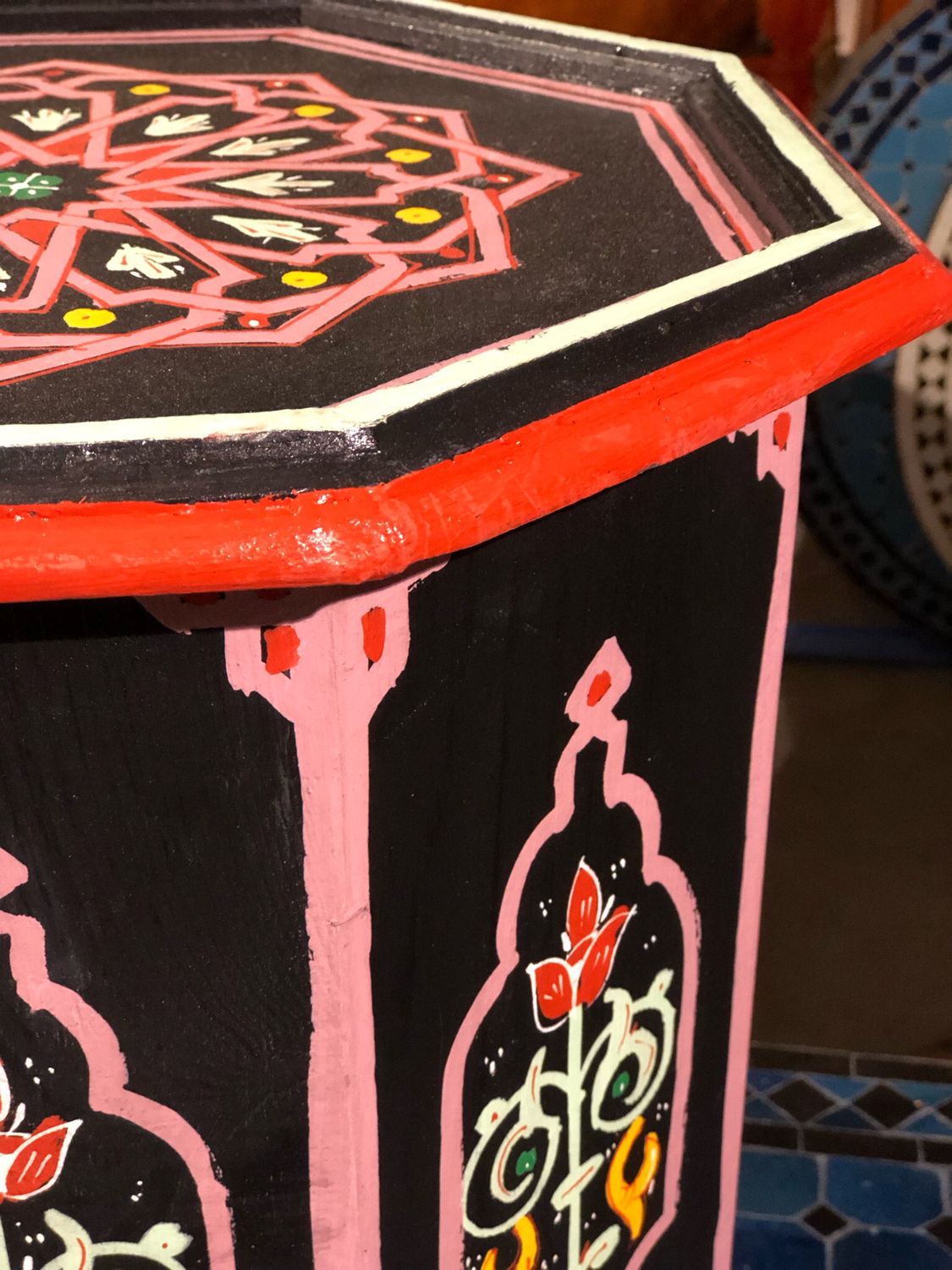 Marokkaans houten bijzettafeltje — detail 2