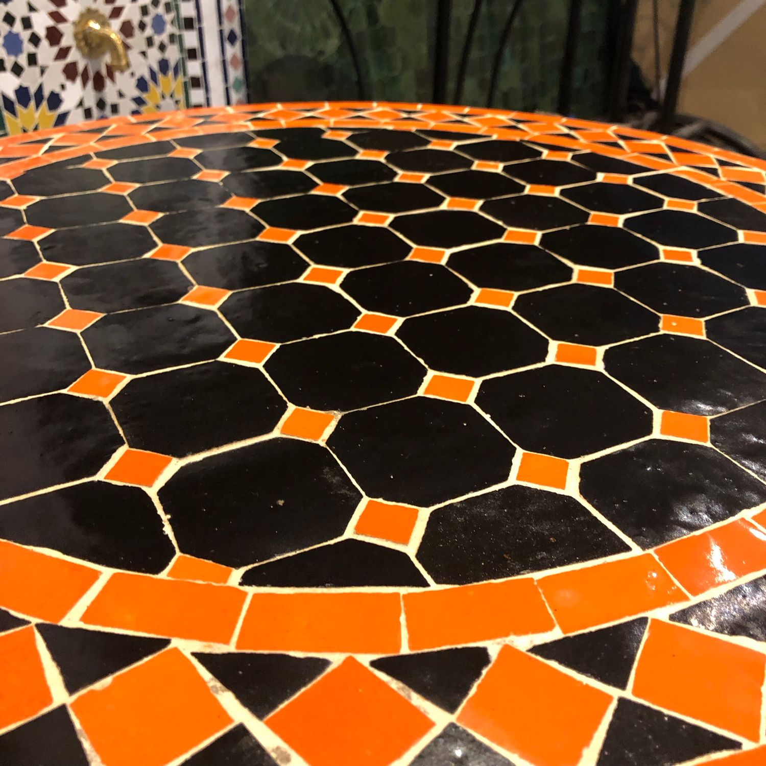 Marokkaanse Mozaiek tafel  (blad)  60 cm  Zwart-Oranje Handgemaakt