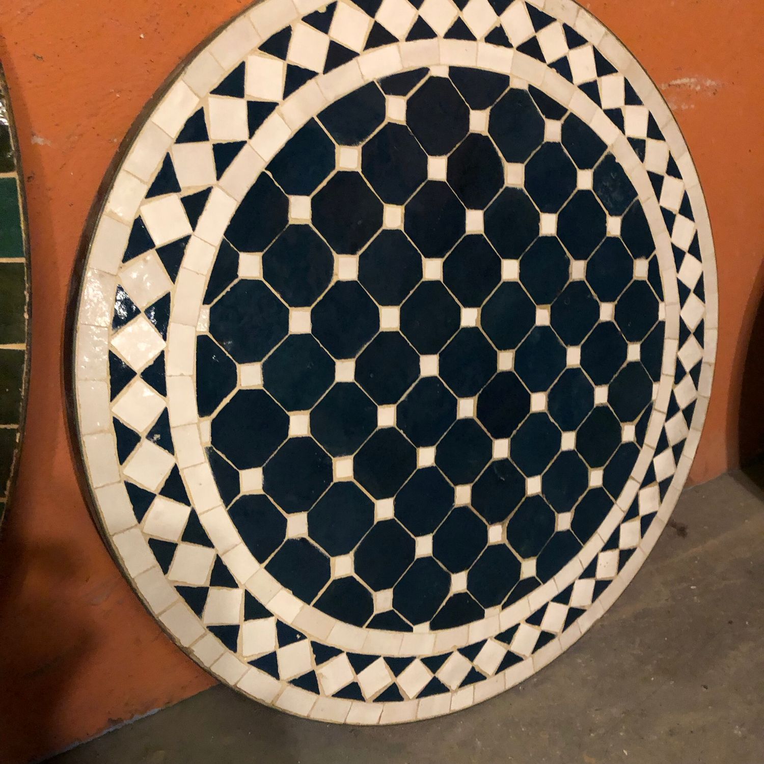 Marokkaanse Mozaiek tafel (blad) 60 cm Petrolblauw-Wit Handgemaakt — detail 8