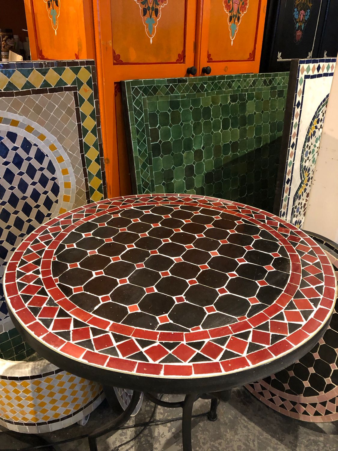 Marokkaanse Mozaiek tafel  (blad)  60 cm Zwart-Rood Handgemaakt