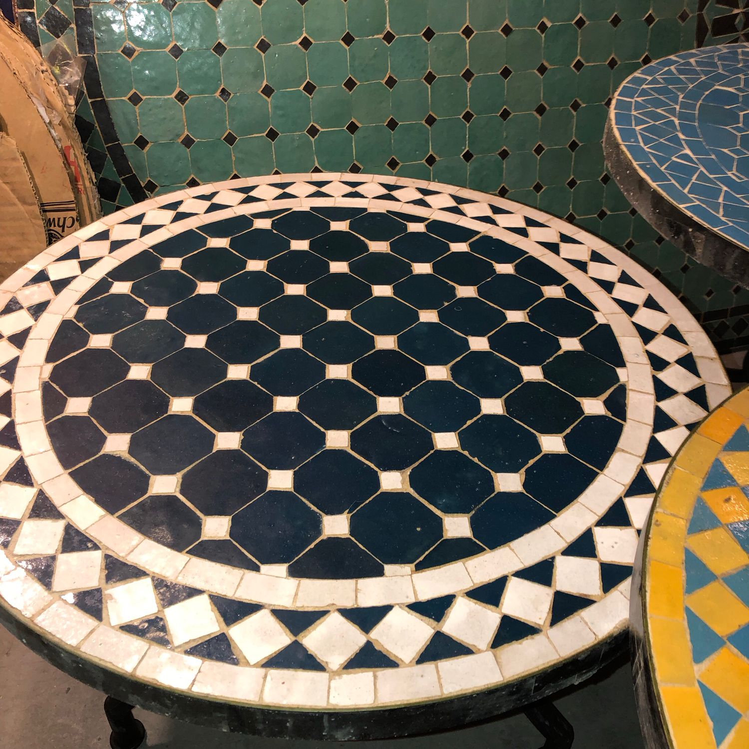 Marokkaanse Mozaiek tafel (blad) 60 cm Petrolblauw-Wit Handgemaakt — detail 4