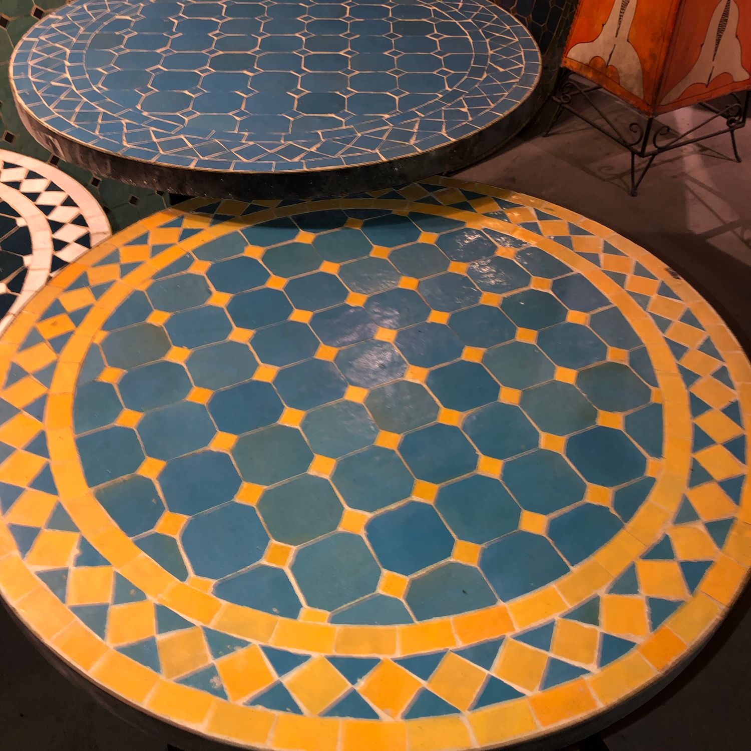 Marokkaanse Mozaiek tafel (blad) 60 cm Turqouise-Geel Handgemaakt — detail 3