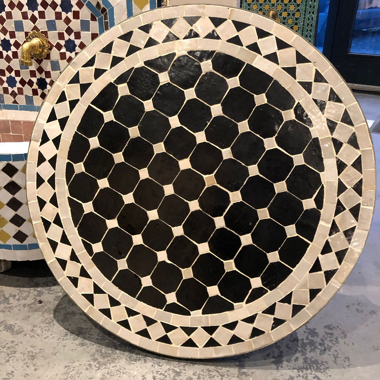 Marokkaanse Mozaiek tafel (blad) 60 cm Zwart-Creme Handgemaakt — detail 4