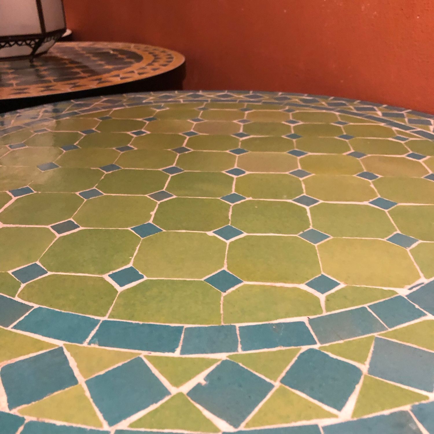 Marokkaanse Mozaiek tafel (blad) 60 cm Appelgroen-Zeegroen Handgemaakt — detail 4