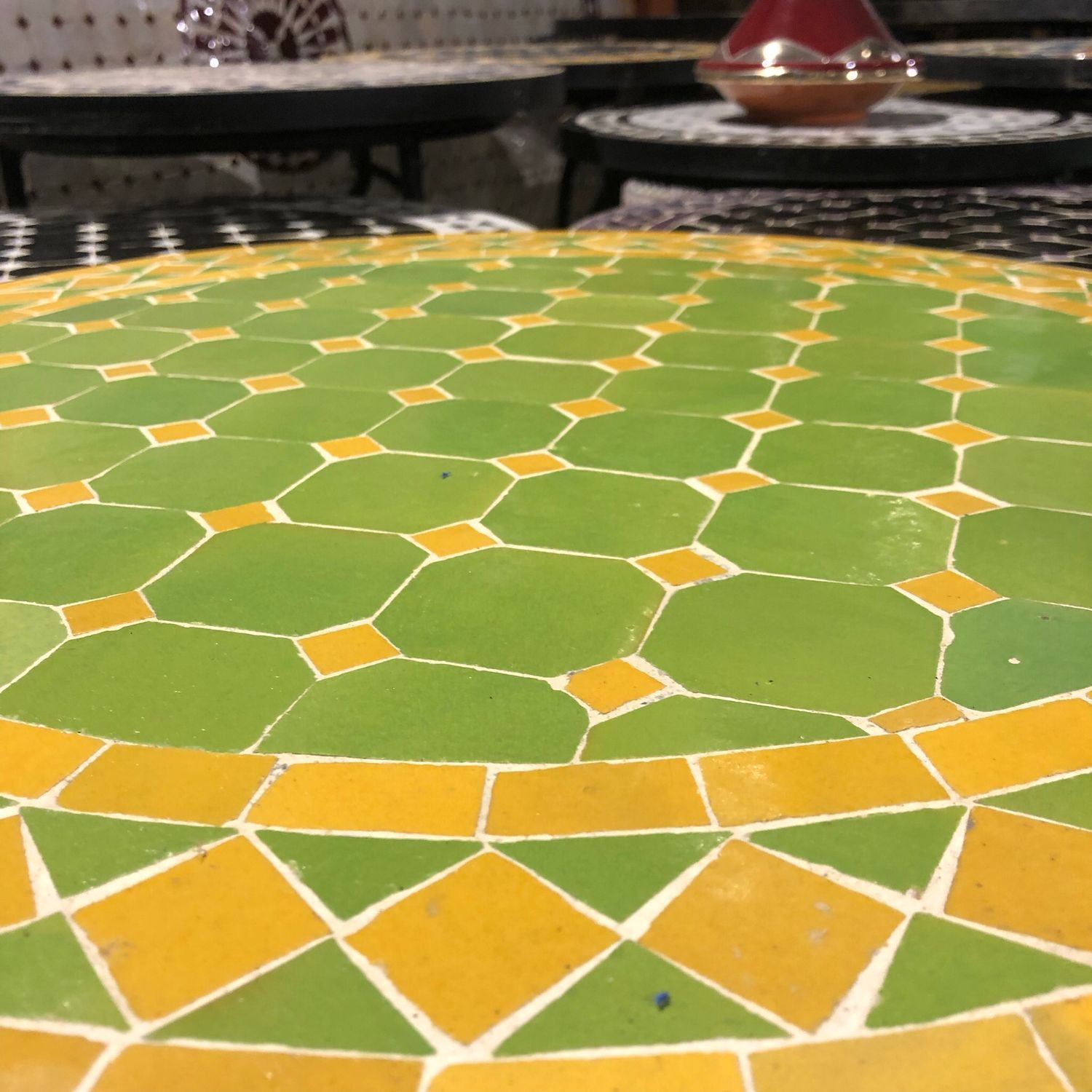 Marokkaanse Mozaiek tafel (blad) 60 cm - Appelgroen-Geel Handgemaakt — detail 4