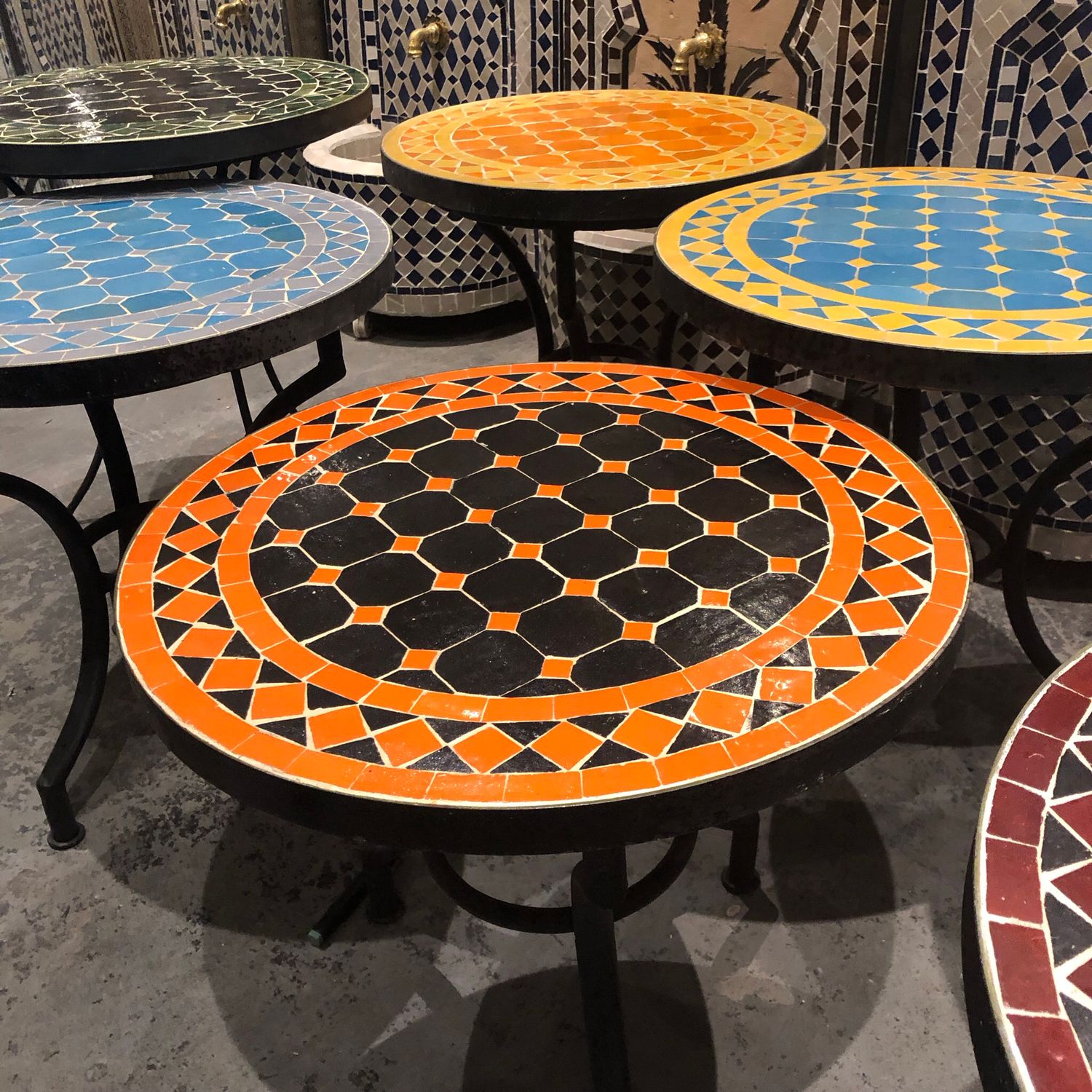 Marokkaanse Mozaiek tafel (blad) 50 cm Zwart-Oranje Handgemaakt — detail 2
