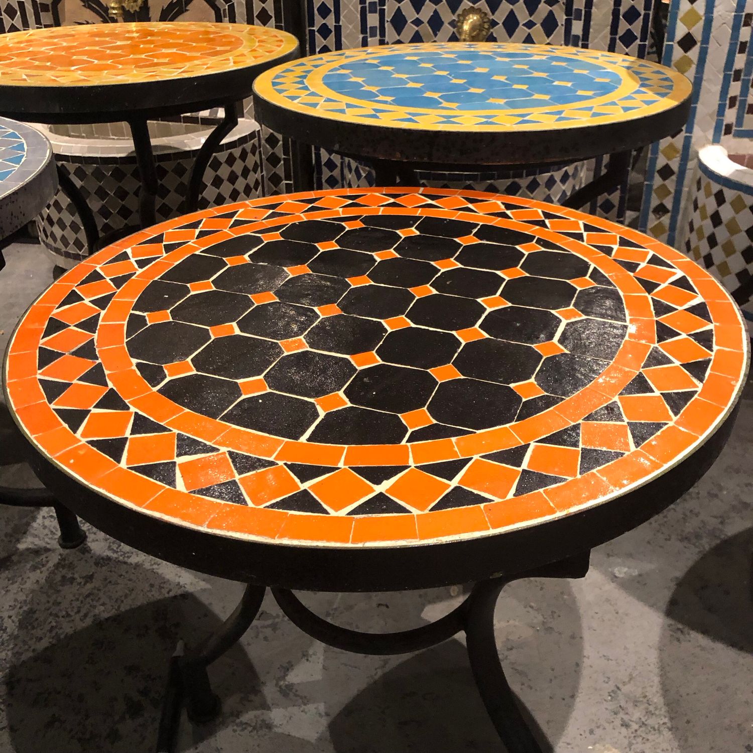 Marokkaanse Mozaiek tafel (blad) 50 cm Zwart-Oranje Handgemaakt — detail 3