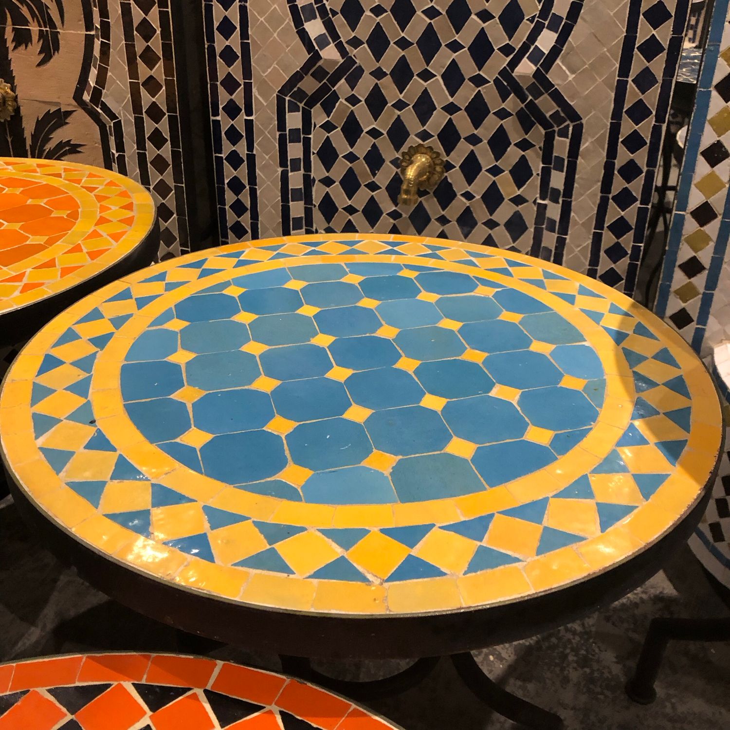 Marokkaanse Mozaiek tafel (blad) 50 cm Turqouise-Geel Handgemaakt — detail 3