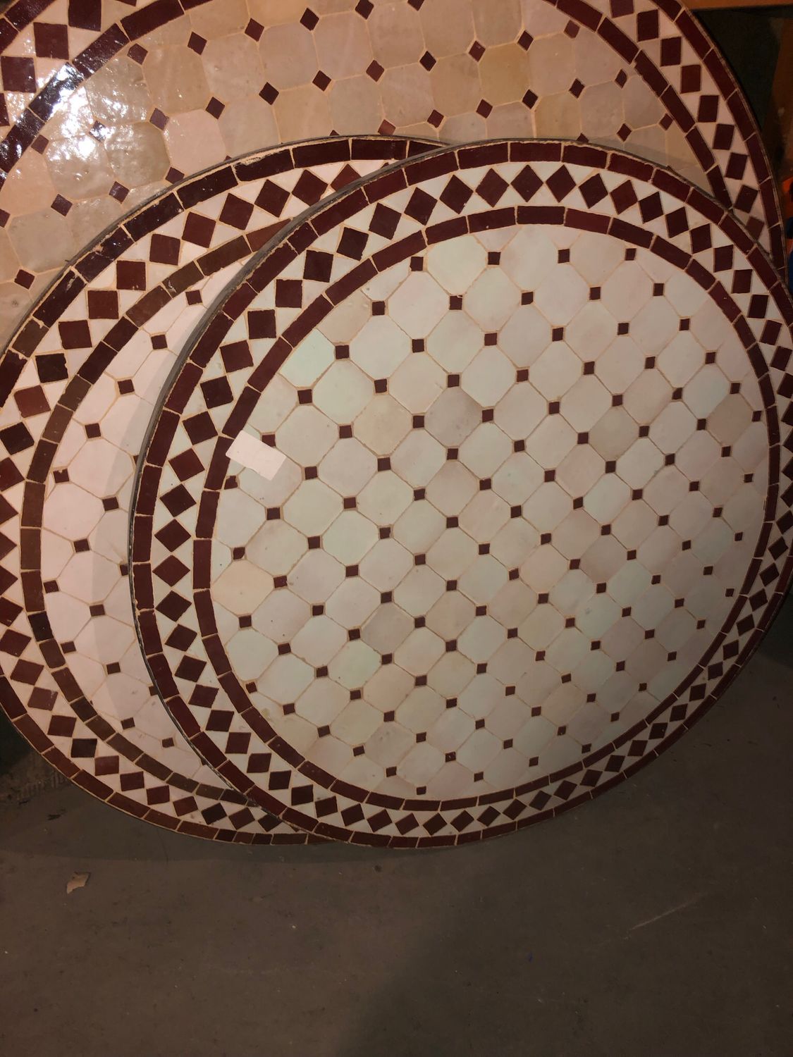 Marokkaanse Mozaiek tafel (blad) 80 cm Creme-Bordeaux rood Handgemaakt — detail 3