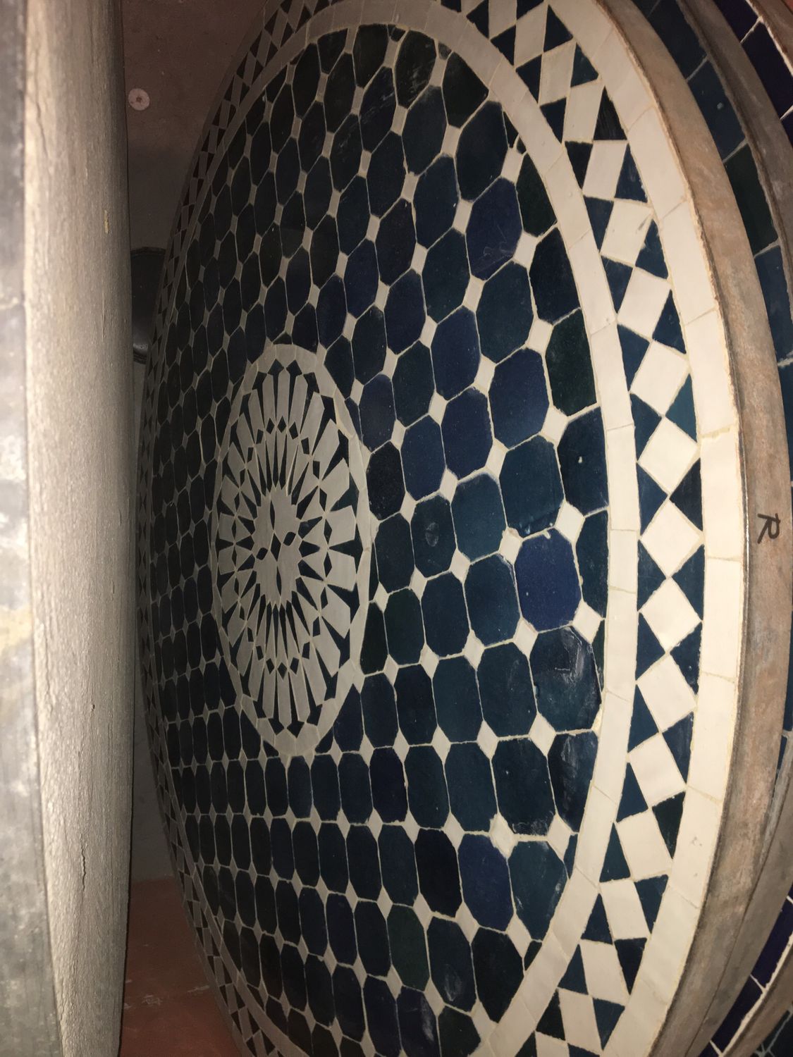 Marokkaanse Mozaiek tafel (blad) Met ROZET 100 cm Petrolblauw-Wit