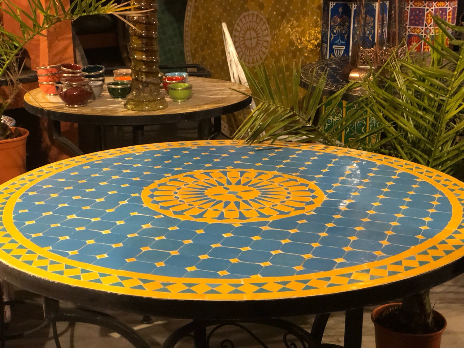 Marokkaanse Mozaiek tafel (blad) Met ROZET  100 cm  Turqouiseblauw -Geel  Handgemaakt 