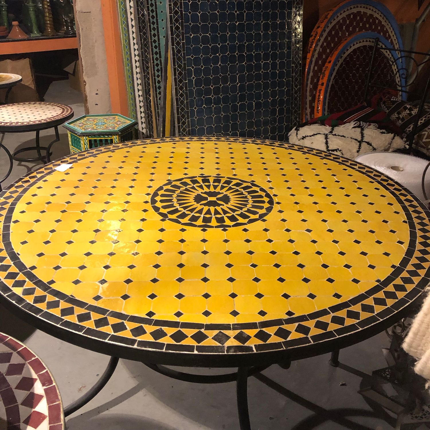 Marokkaanse Mozaiek tafel (blad) Met ROZET 120 cm Geel-Zwart