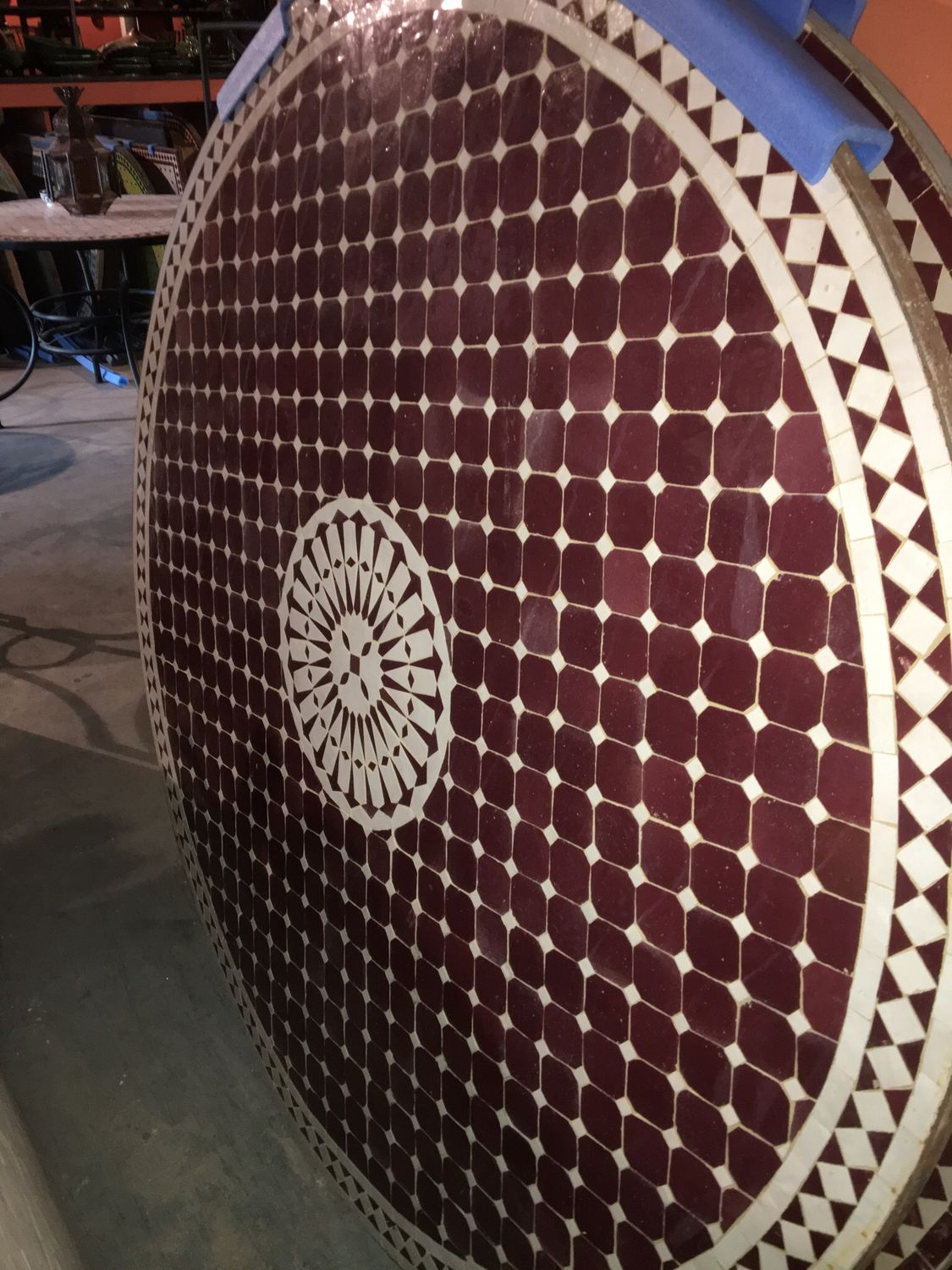 Marokkaanse Mozaiek tafel (blad) Met ROZET 140 cm Bordeaux rood -wit