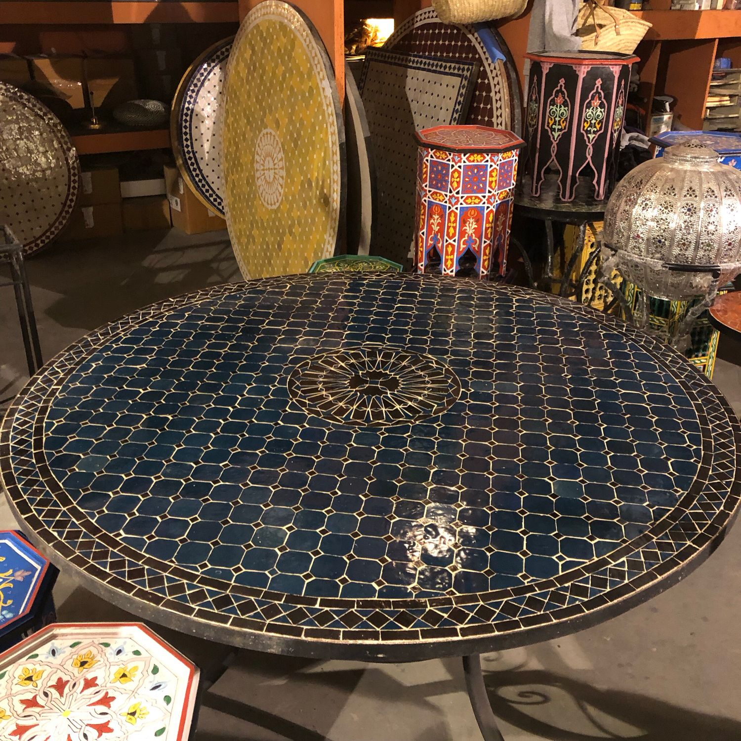 Marokkaanse Mozaiek tafel (blad) Met ROZET 140 cm Petrolblauw-Zwart