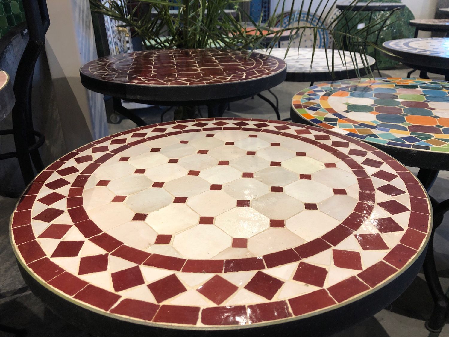 Marokkaanse Mozaiek tafel (blad) 50 cm Creme- Bordeaux Rood Handgemaakt — detail 3