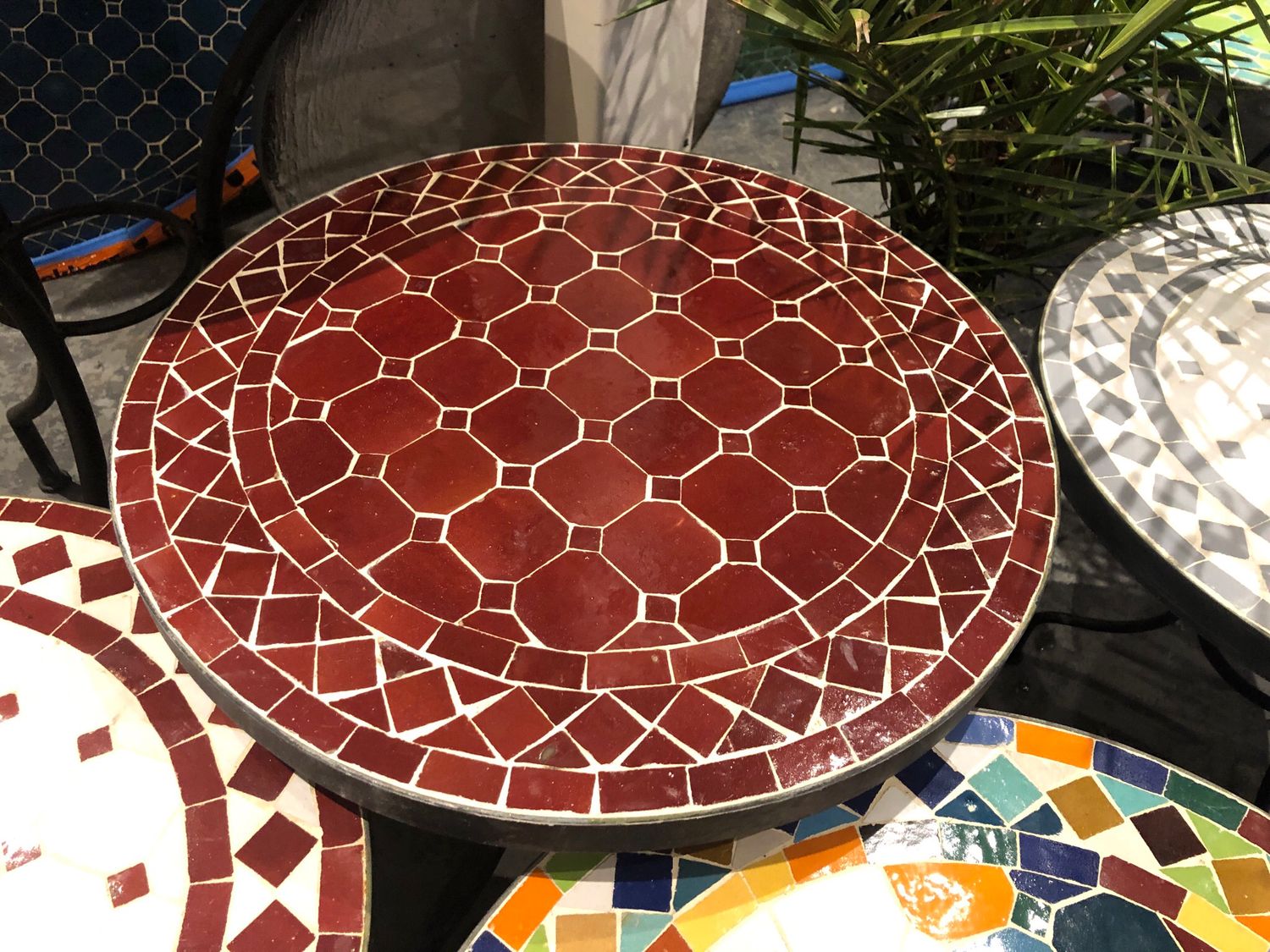 Marokkaanse Mozaiek tafel (blad) 50 cm Bordeaux Rood Uni Handgemaakt — detail 2