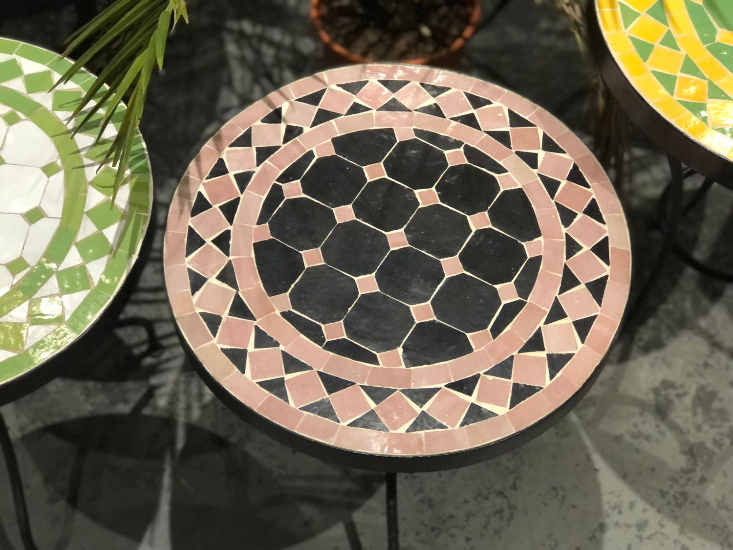 Marokkaanse Mozaiektafel (blad) 40 cm - Zwart-Roze Handgemaakt — detail 2