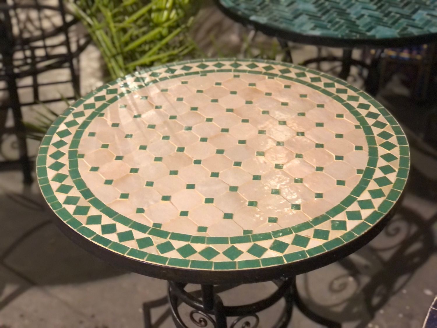 Marokkaanse Mozaiek tafel (blad) 70 cm Creme-groen Handgemaakt — detail 2