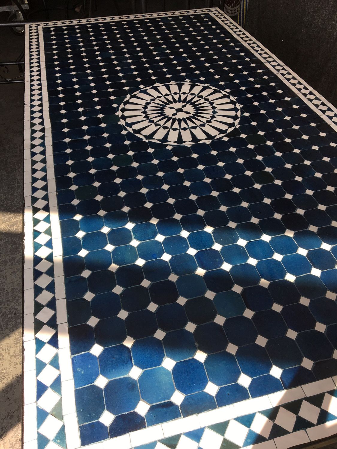 Marokkaanse Mozaiektafel 180 cm Gëemailleerd Inclusief Beste Onderstel en Afwerking !