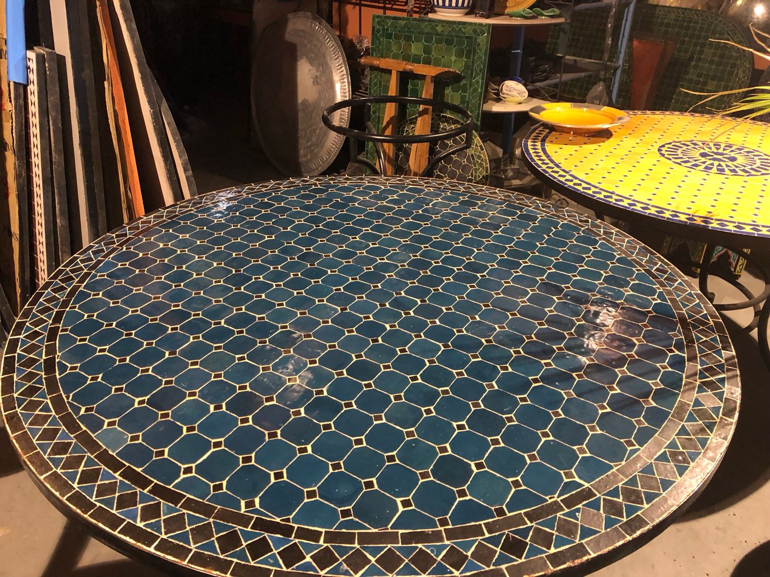 Marokkaanse Mozaiek tafel (blad) 120 cm Petrolblauw-Zwart — detail 2