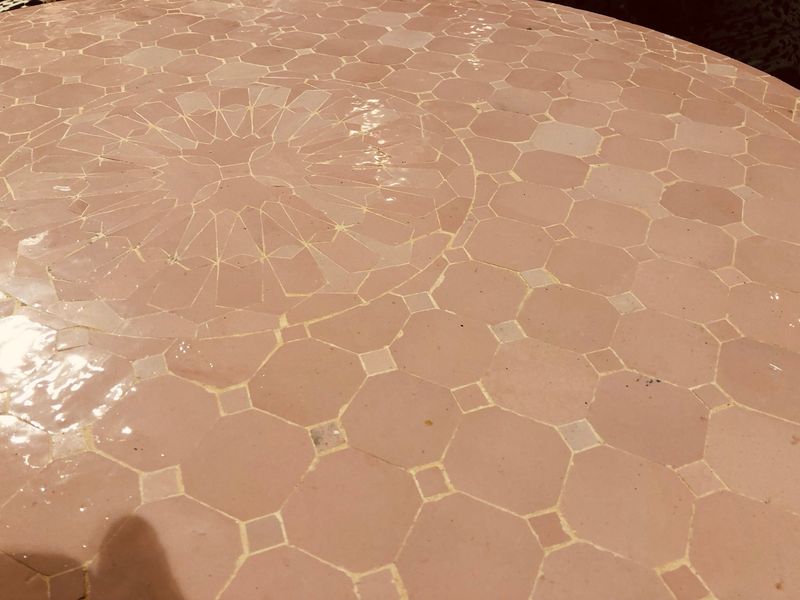 Marokkaanse Mozaiek tafel (blad) Met ROZET  Roze Uni 100 cm Handgemaakt 