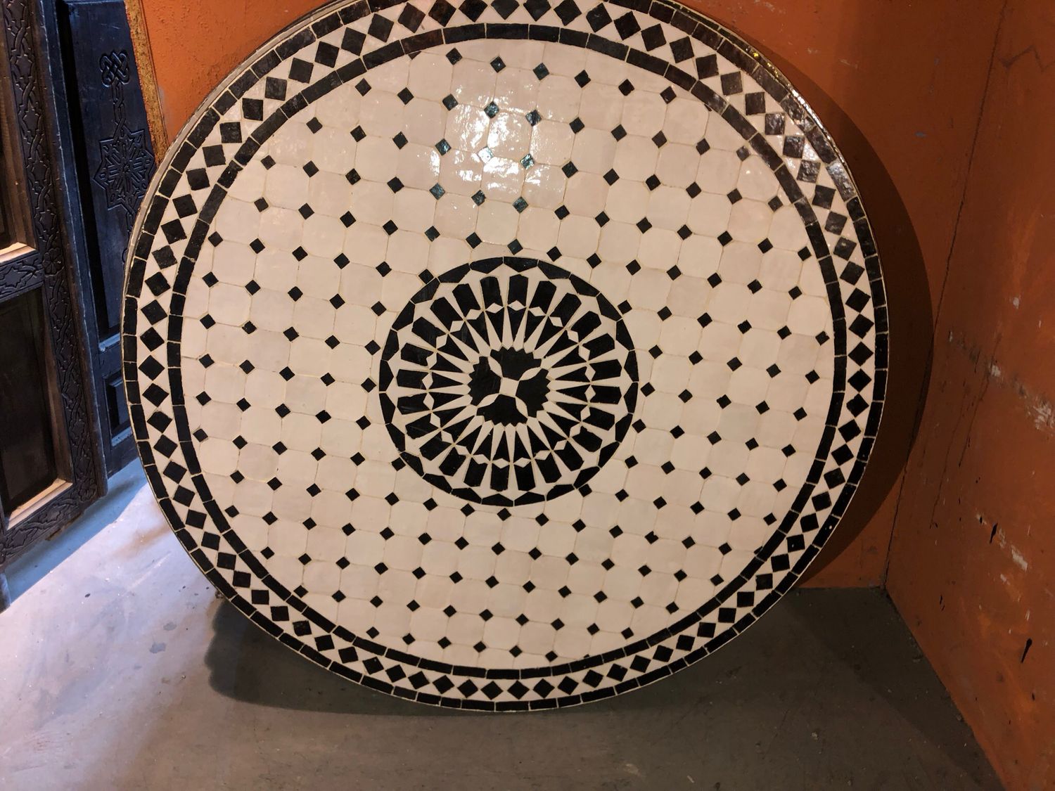 Marokkaanse Mozaiek tafel (blad) Met ROZET 100 cm Wit-Zwart
