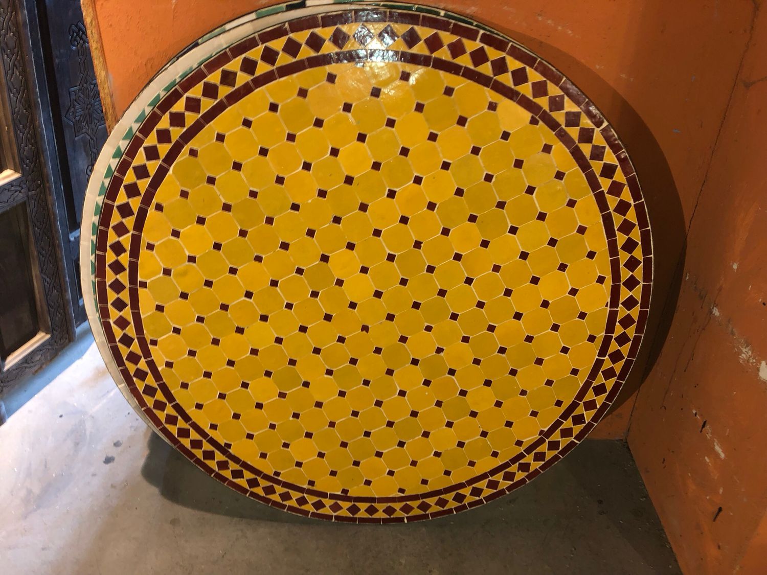 Marokkaanse Mozaiek tafel (blad) 100 cm Geel-Bordeauxrood Handgemaakt nw