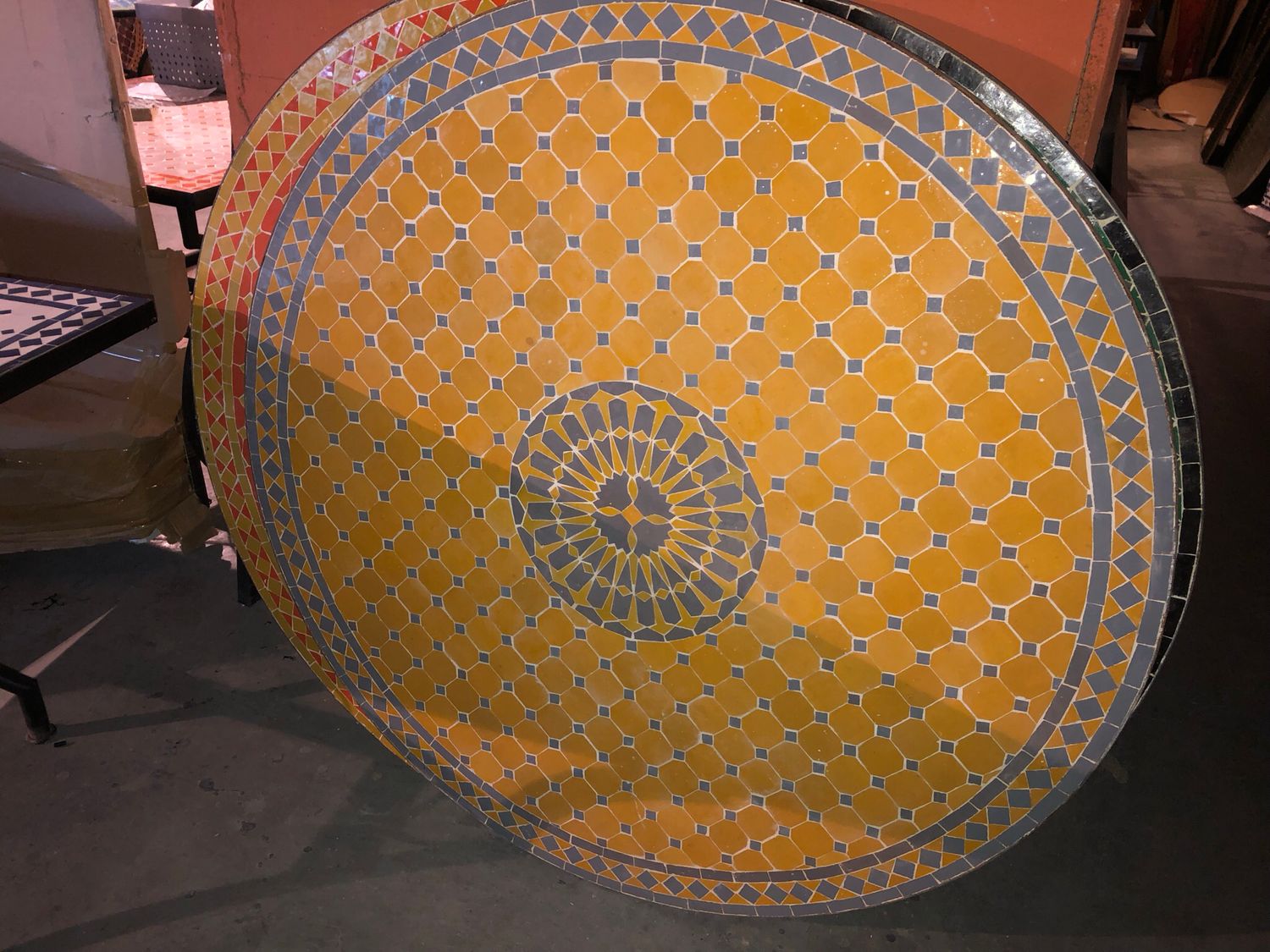 Marokkaanse Mozaiek tafel (blad) Met ROZET  120 cm  Geel-Grijs N