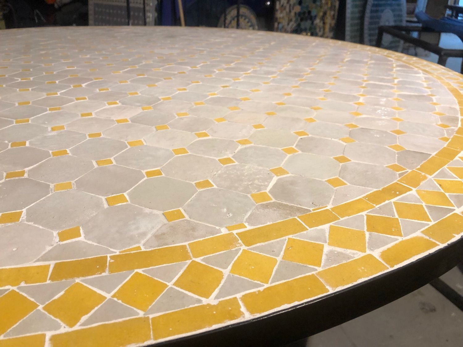 Marokkaanse Mozaiek tafel (blad)140 cm Creme-Geel — detail 2