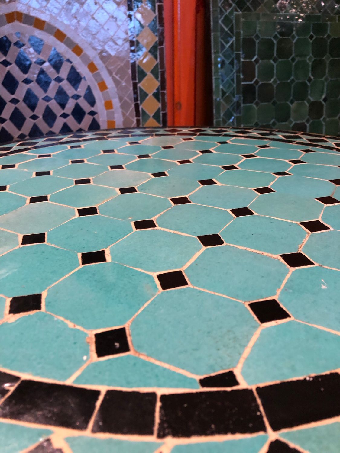 Marokkaanse Mozaiek tafel (blad) 60 cm Zeegroen-Zwart Handgemaakt — detail 2