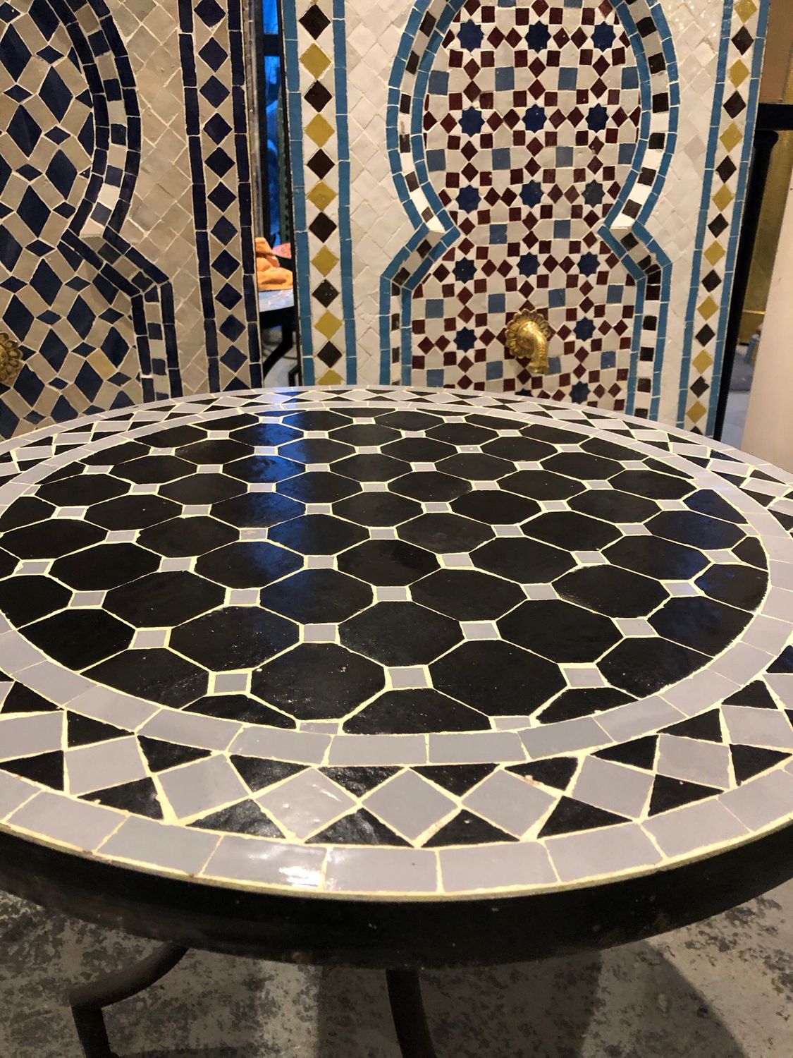 Marokkaanse Mozaiek tafel (blad) 60 cm Zwart-Grijs Handgemaakt — detail 2