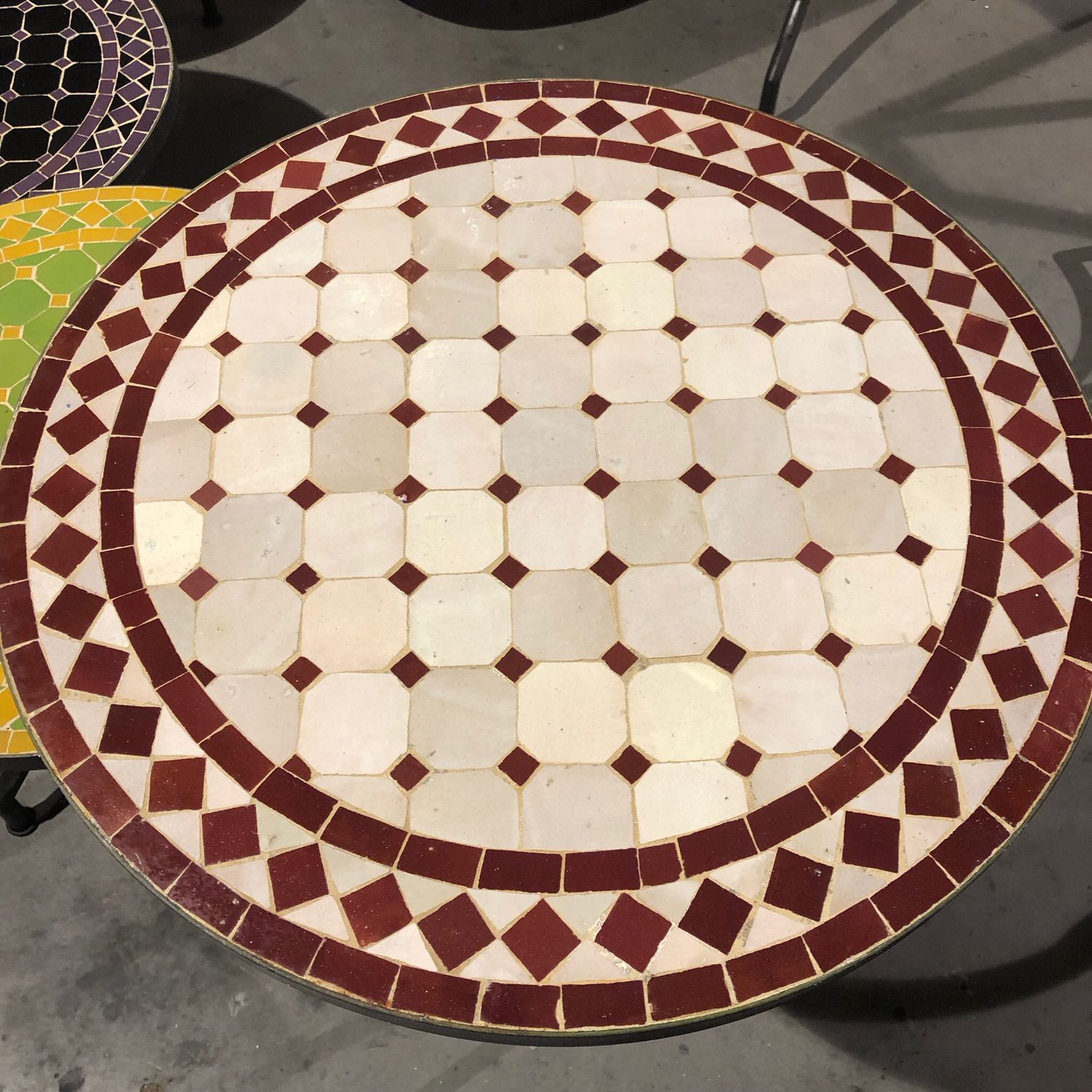 Marokkaanse Mozaiek tafel (blad) 60 cm - Creme-Rood emaillé Handgemaakt — detail 3