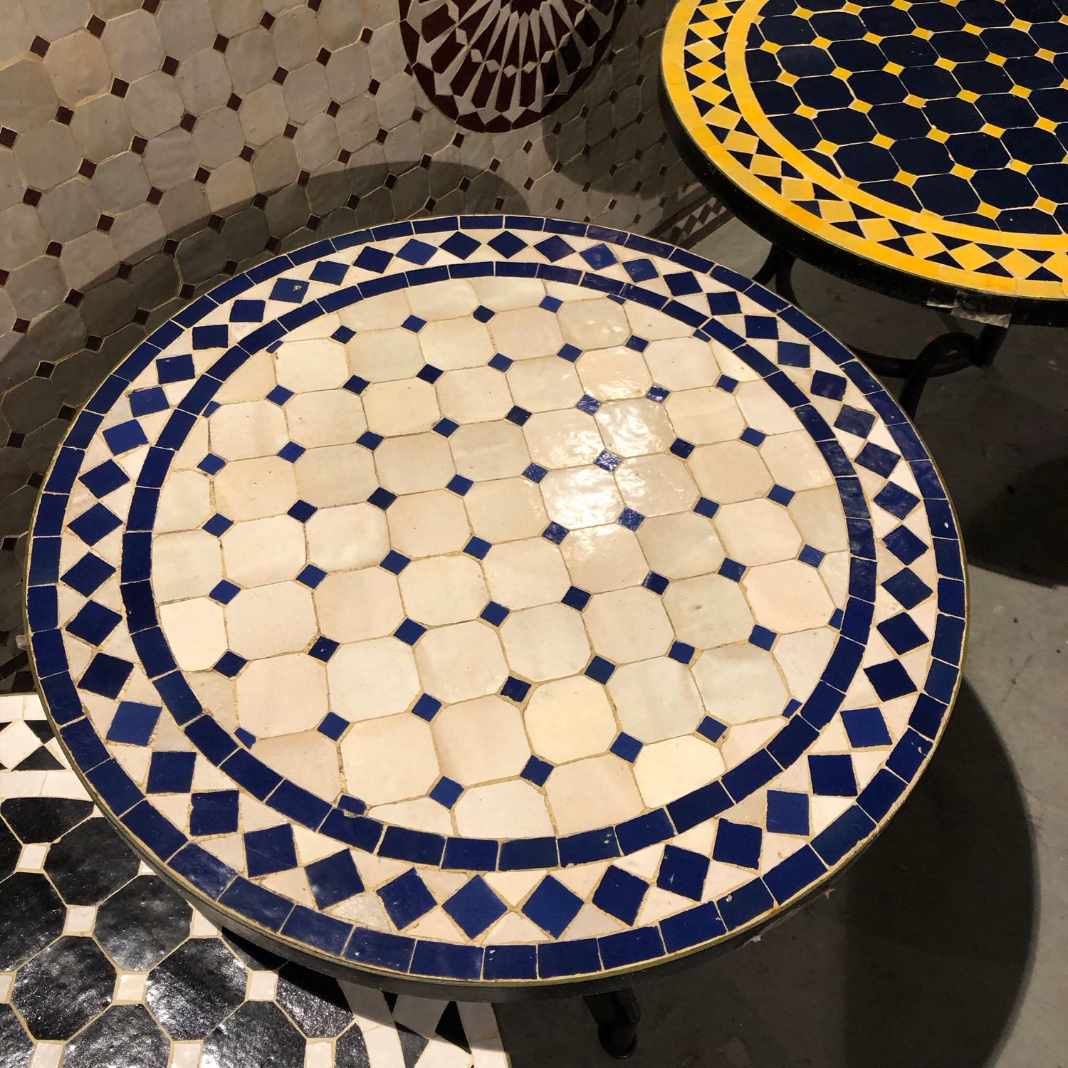 Marokkaanse Mozaiek tafel (blad) 60 cm Creme-Blauw Handgemaakt — detail 3