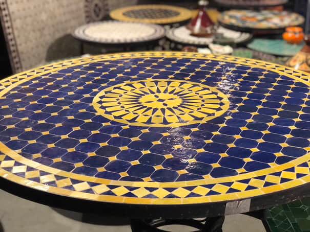 Marokkaanse Mozaiek tafel (blad) Met ROZET 100 cm Blauw-Geel — detail 2