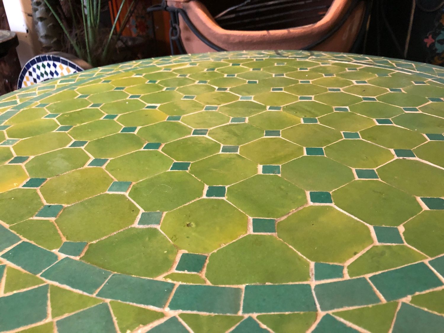 Marokkaanse Mozaiek tafel (blad) 70 cm Appelgroen-Zeegroen Handgemaakt — detail 2