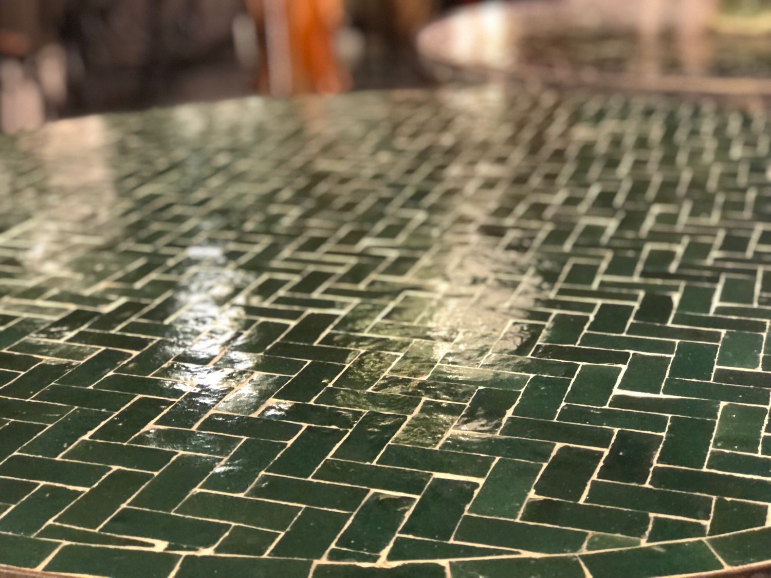 Marokkaanse Mozaiek tafel (blad) 100 cm Groen- Visgraat Handgemaakt — detail 2