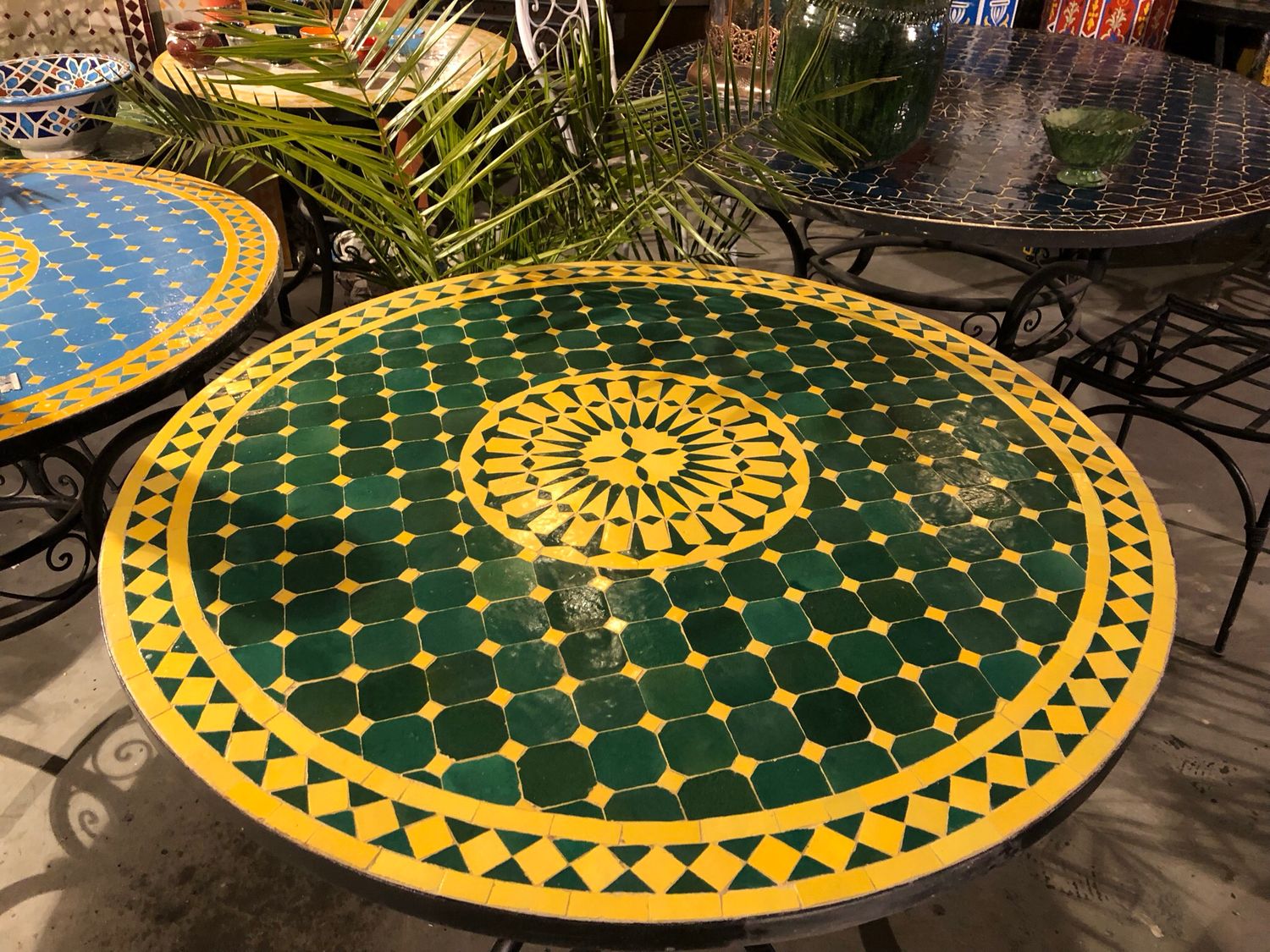 Marokkaanse Mozaiek tafel (blad) Met ROZET 100 cm Groen-Geel — detail 3