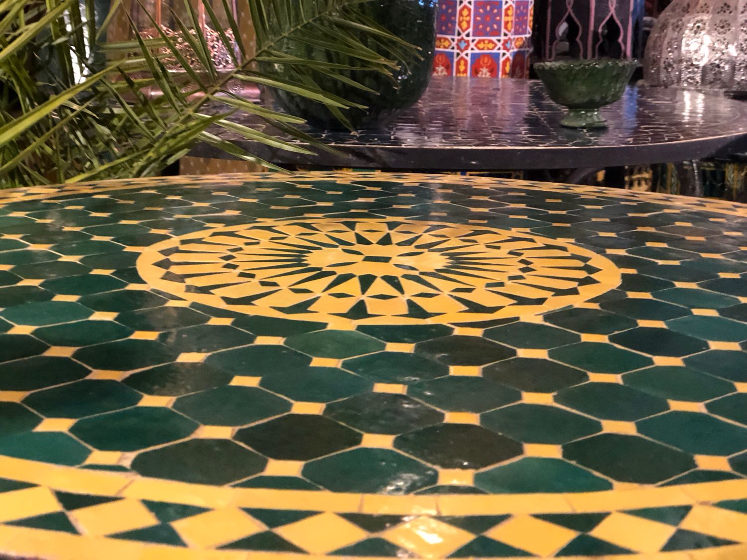 Marokkaanse Mozaiek tafel (blad) Met ROZET 100 cm Groen-Geel — detail 4