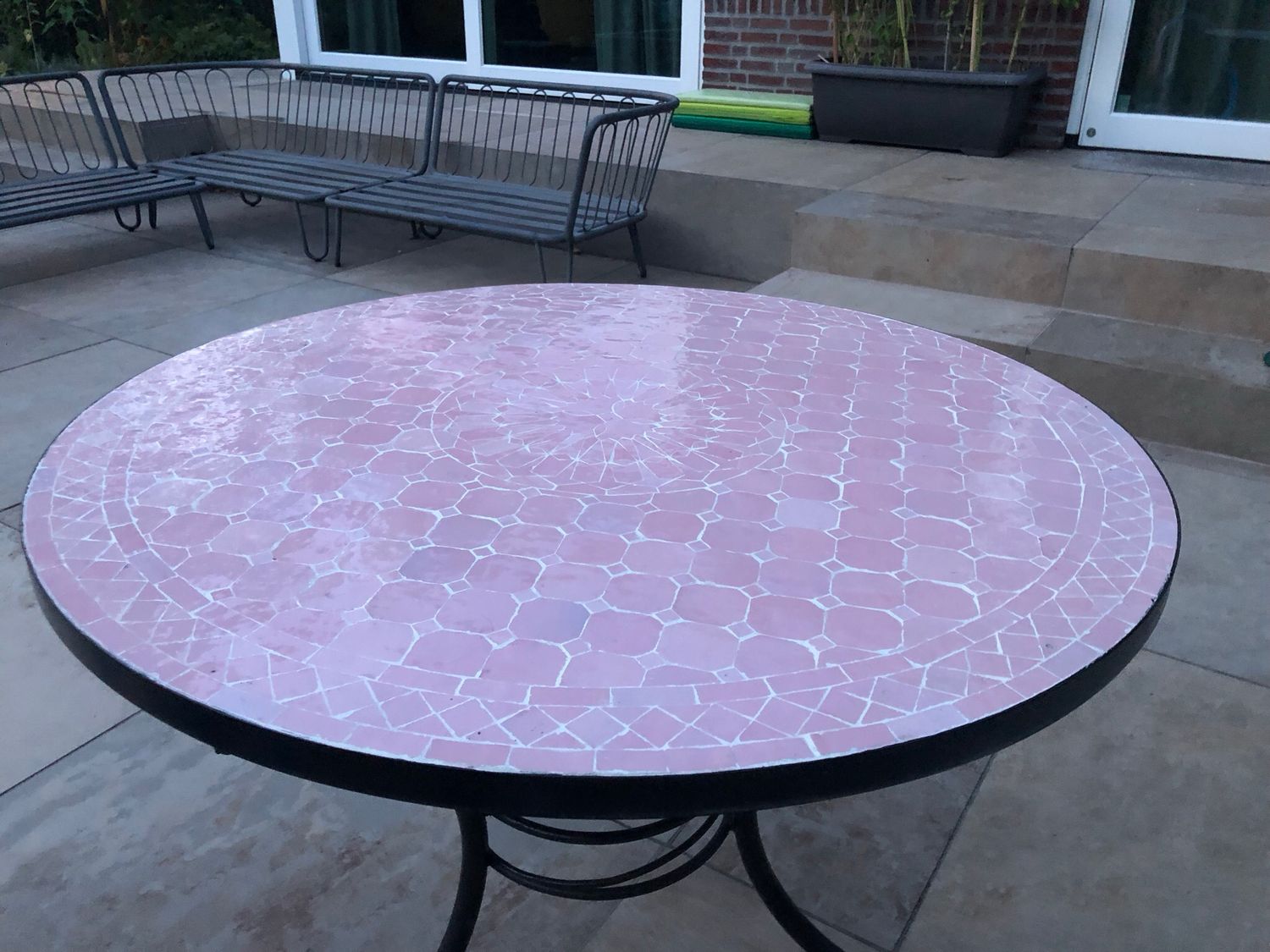 Marokkaanse Mozaiek tafel (blad) Met ROZET Roze Uni 100 cm Handgemaakt — detail 5