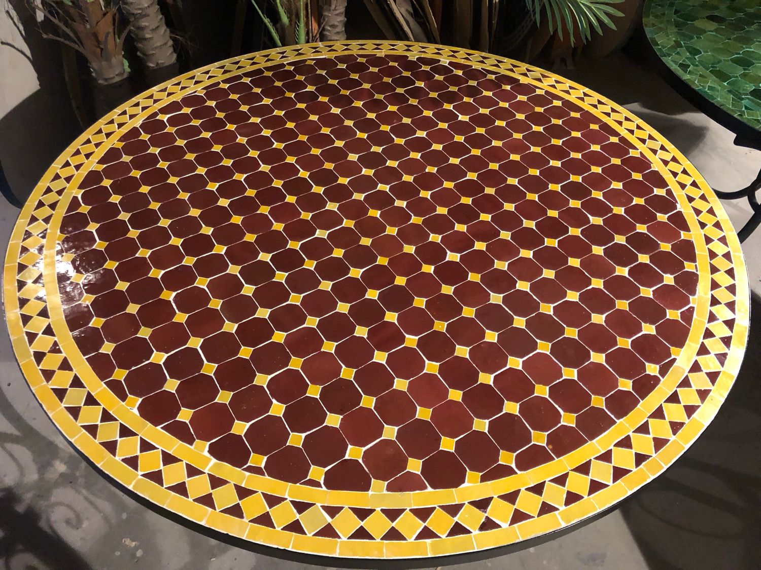 Marokkaanse Mozaiek tafel (blad) 120 cm Bordeau rood-Geel — detail 3