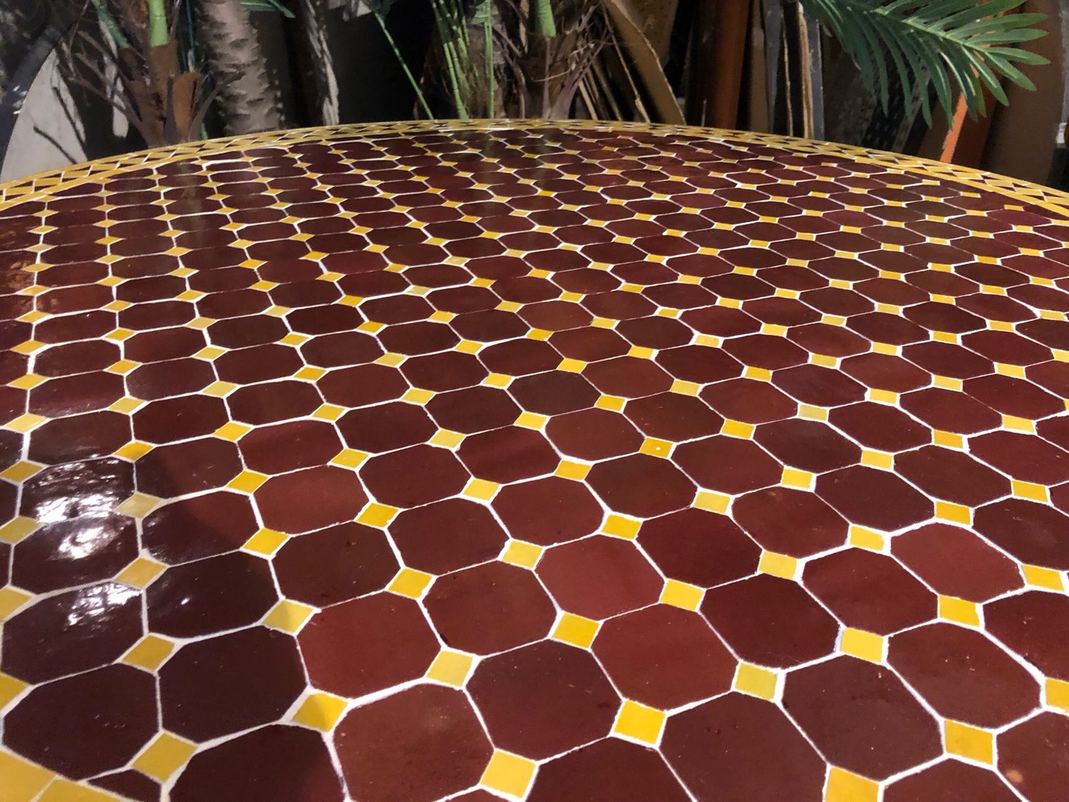 Marokkaanse Mozaiek tafel (blad) 120 cm Bordeau rood-Geel — detail 4