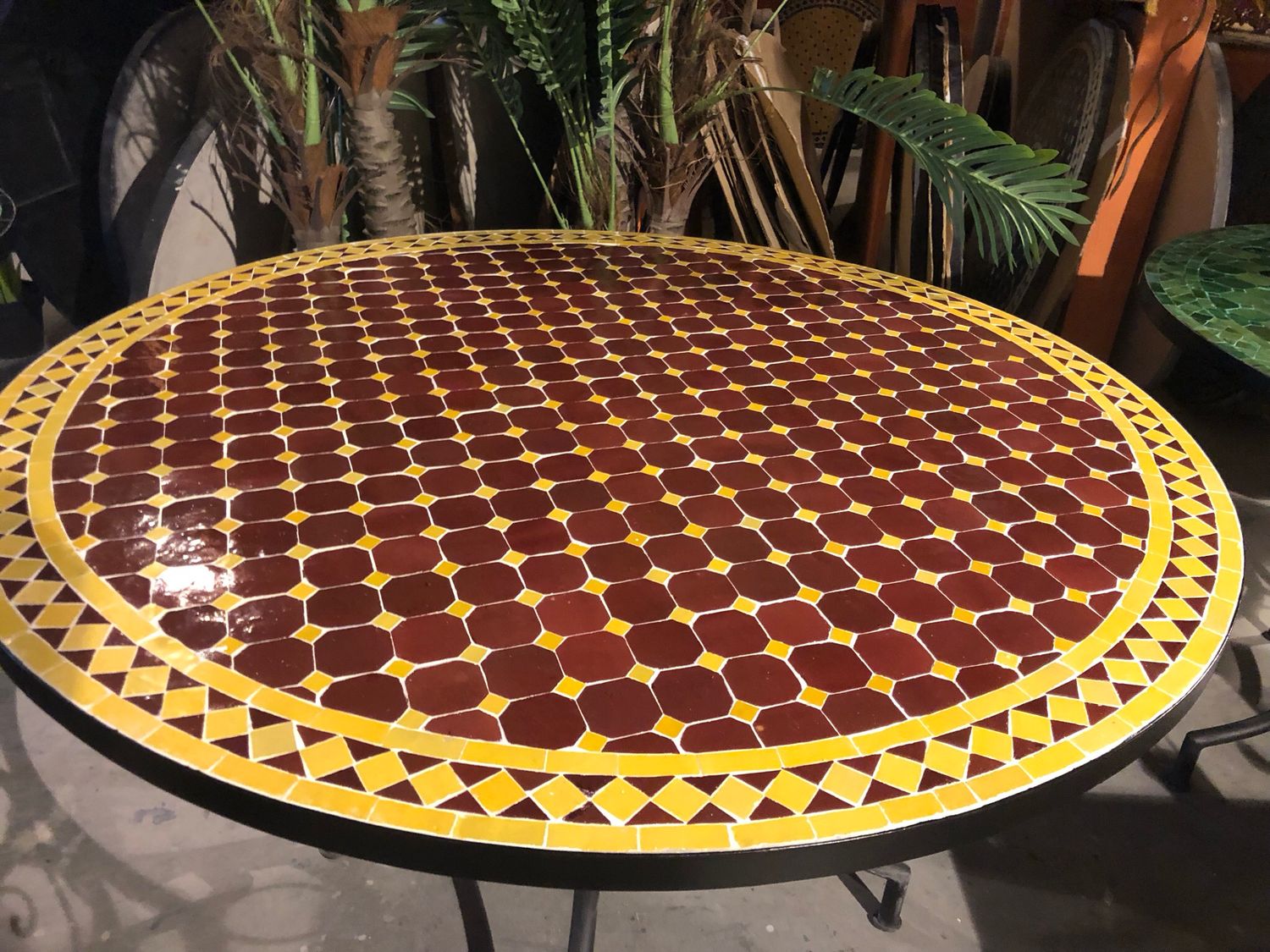 Marokkaanse Mozaiek tafel (blad) 120 cm Bordeau rood-Geel — detail 5