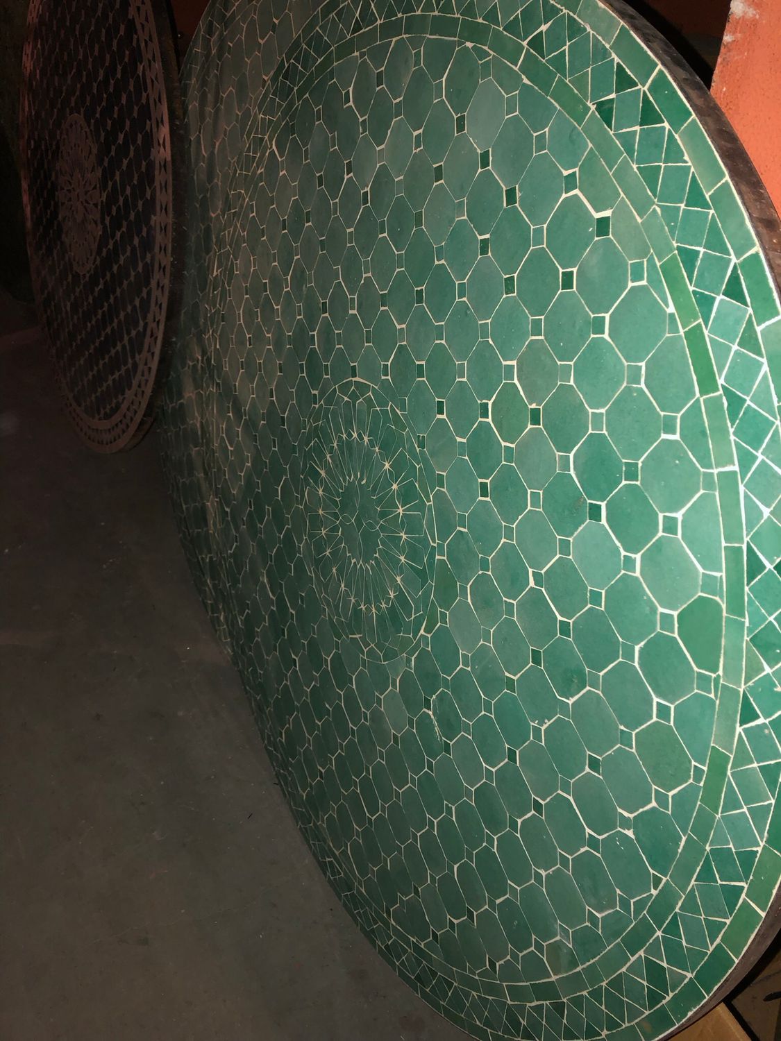 Marokkaanse Mozaiek tafel (blad) Met ROZET 120 cm Zeegroen Uni Handgemaakt — detail 4